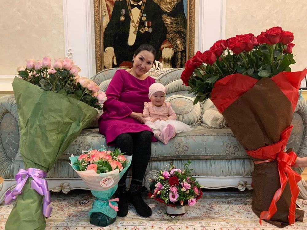 Елена Беркова мен қара адам порно онлайн көру Орыс брюнетка порно көру