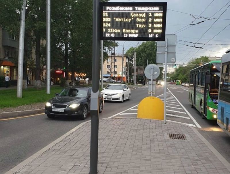 Күйеуінің аузына спермы оның кискасынан тамшылайды