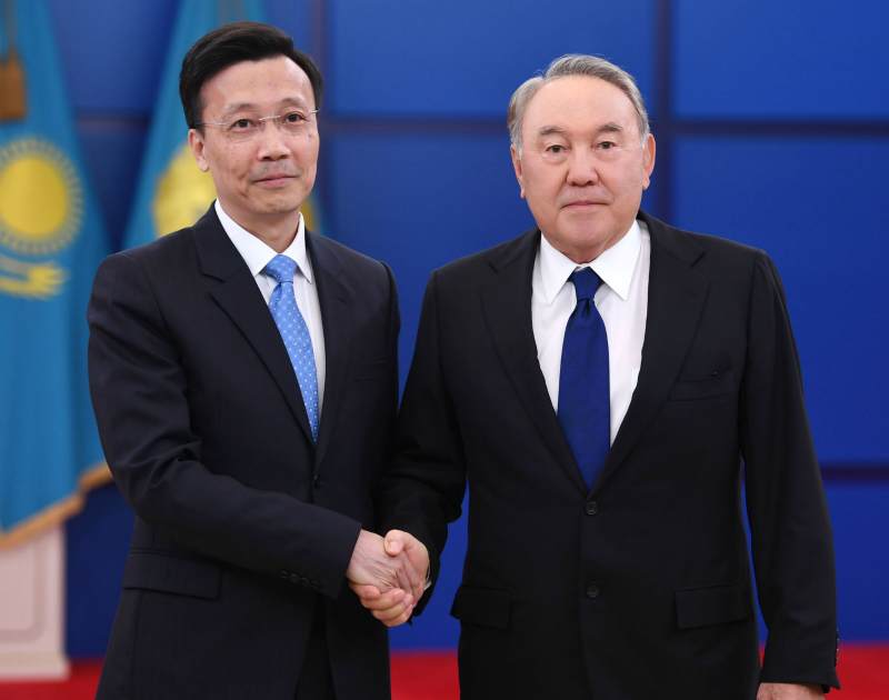 Жаңа қызметтегі алғашқы кездесу: Назарбаев пен Қытай елшісі не туралы сөйлесті