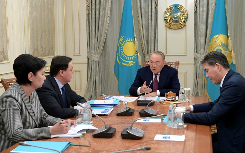 Назарбаев: Көпбалалы отбасылар әлеуметтік көмекті 1 сәуірден бастап алуы тиіс