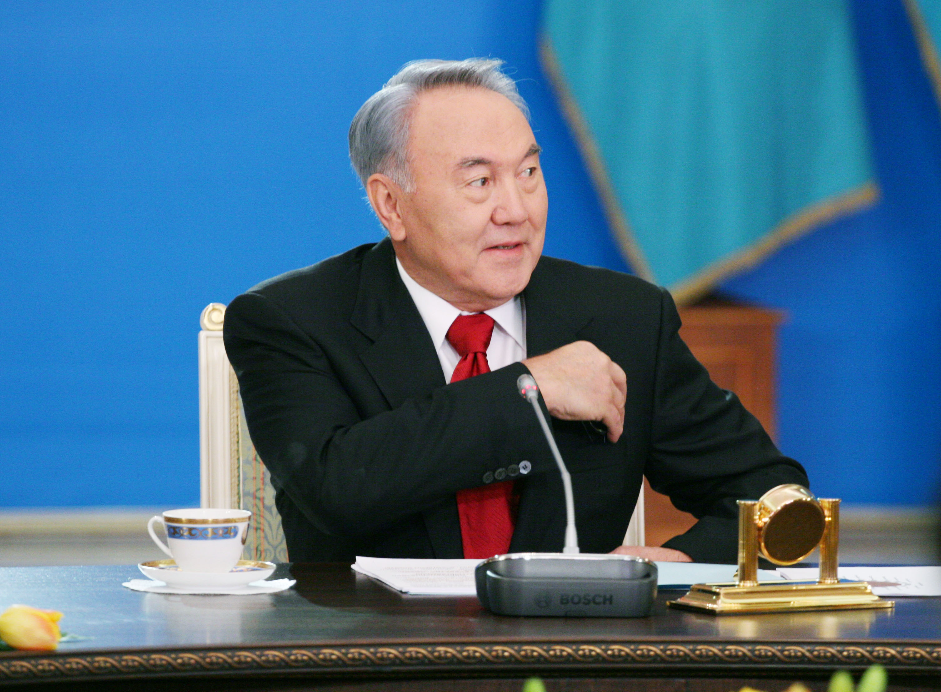 Назарбаев кеткен жоқ: сарапшы Қазақстан президентінің отставкаға кеткені жайлы
