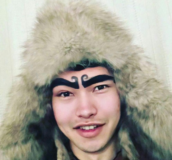 Ұйықтап жатқан анасы анасын аузына тығып алған (видео)