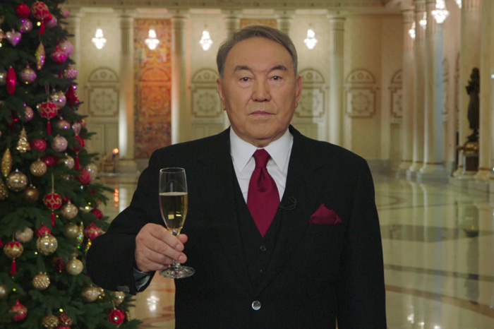 Қазақстан президенті Нұрсұлтан Назарбаев барша қазақстандықтарды жаңа 2017 жылмен құттықтады.