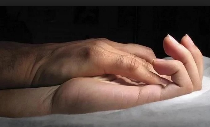 Жетілген жапон әйел сорып, жопты жалайды