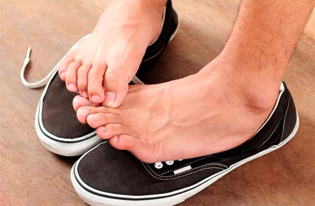 Автобустағы жалаңаш әйелдің эротикалық фотосы