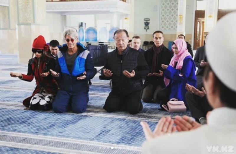 Эротикалық кітаптар: ммф