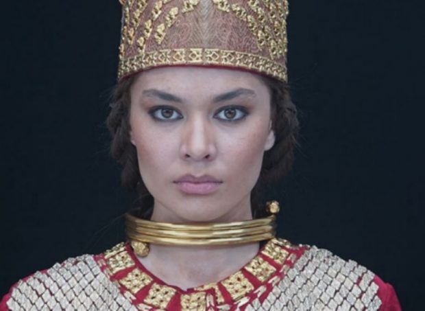 Үйдегі қалыңдық эротикалық видео