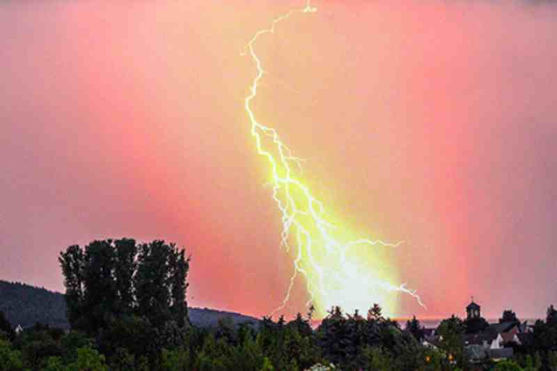 өзбек мүшесі Шұлықтағы сексуалды қара әйел