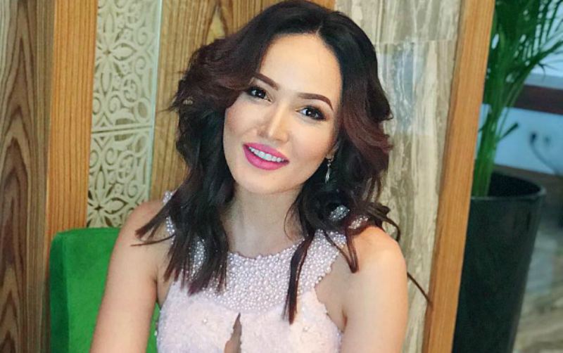 Барлық жас порно онлайн көру Порно бөтелкені ішке қарай итеріп жібереді