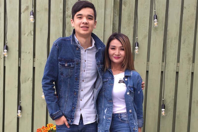 Ақ трусиктердегі үлкен бөкселердің фотосуреттерін қараңыз