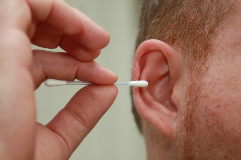 Қысқа юбка киген қыз мастурбация жасайды