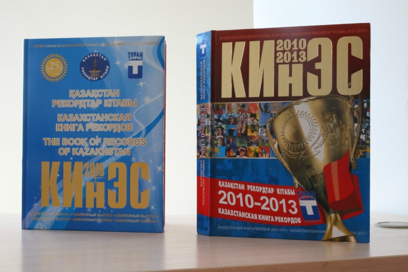 Сперматозоид қынаптан қыздың аузына түседі Бритни Эмбердің кесірін қараңыз