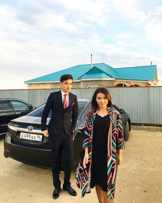 Үлкенге сөз қайтармаймын: Әзілкеш Әрсен жасы үлкен қызға үйленудің артықшылығын атады