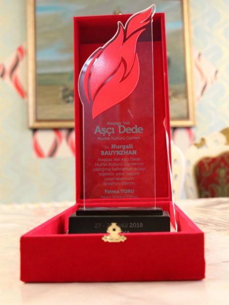 «Кежім табақ», «жаубүйрек», «қарын бүрме», «тас қарма»: Қазақтың ұмыт болған ұлттық тағамдарын жаңғырту