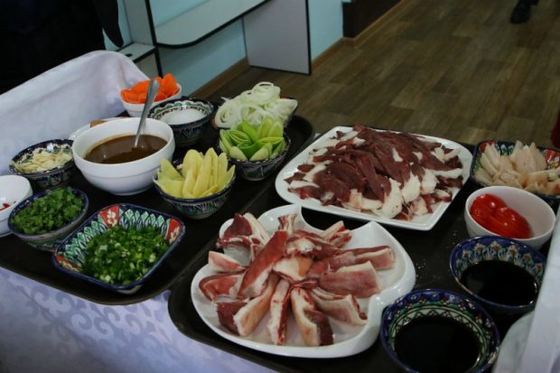 «Кежім табақ», «жаубүйрек», «қарын бүрме», «тас қарма»: Қазақтың ұмыт болған ұлттық тағамдарын жаңғырту