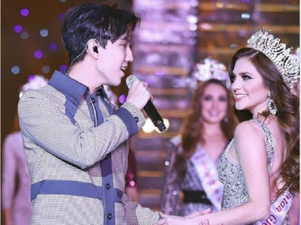 Лесбиянки тікелей эфирде