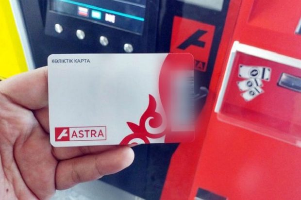 Астаналықтар көлік картасына бір тәулік бойы ақша сала алмайды