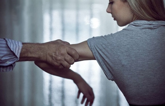 Әйел ер адамның аузына қалай кіреді