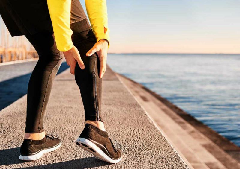 SS формасындағы сексуалды суреттелген қыздар