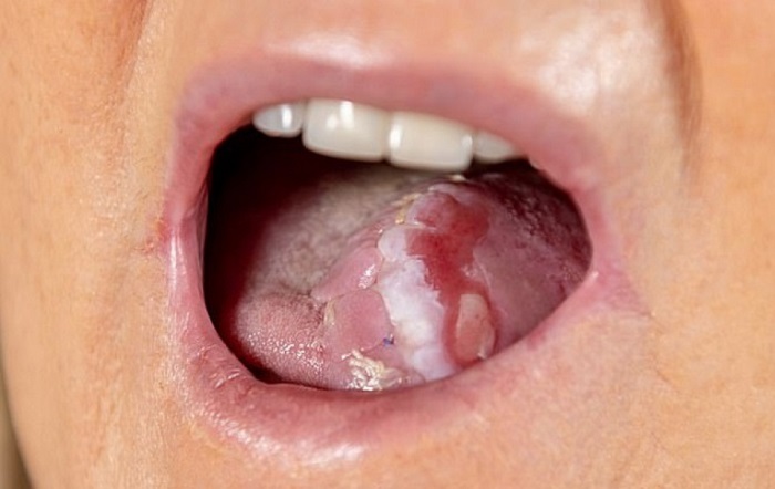 Семіз әйелмен үлкен мүшесі бар қара адам