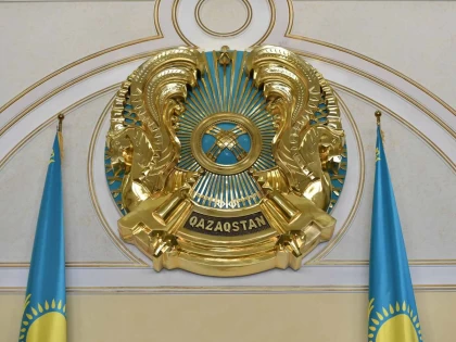 Тоқаев "Кеңес дәуірінің белгілеріне" байланысты Қазақстанның елтаңбасын өзгертуді ұсынды