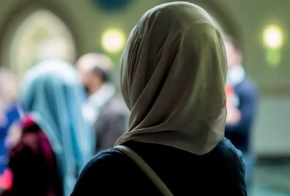 "Балаларымның болашағы үшін ажырасып кеттім": Жолдасы хиджаб киюге мәжбүрлеген әйелдер оқиғаларымен бөлісті