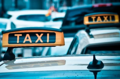 1200-12000 теңге аралығында: Алматыда әуежайдағы такси қызметінің тарифі бекітілмек