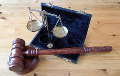 Прокурор Қаңтарда оққа ұшқан ҚазҰУ ректорының ұлының өліміне кінәлі деп айыпталған әскериді 7 жылға соттауды сұрады