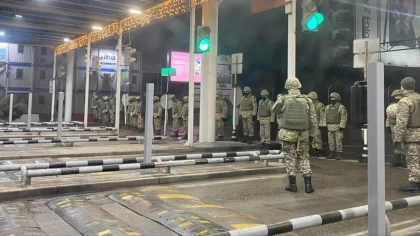 Әскери бөлімдер әуежай қоршауынан шығып, белгісіз бағытқа кетіп бара жатты - Ұшу алаңының қызметкері сотта жауап берді