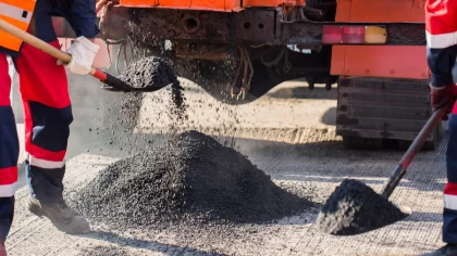 Жетісуда жол жөндеуді желеу етіп, лауазымдық өкілеттіктерін теріс пайдаланған шенеуніктер тергелуде