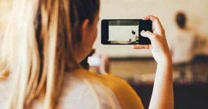 Шымкентте екі бойжеткен үйленбекші болған жігітті қалыңдығына “опасыздық жасаған” бейнежазбаны көрсетеміз деп ақша бопсалаған 