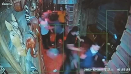 Алматының караокесіндегі төбелес: Олигархтардың ұлдарын бұрынғы полиция қызметкері қорғаған