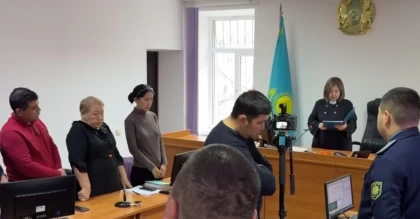 "Босандырған кезде қабырғасын сындырып жіберген": Атырауда ананың өліміне кінәлі деп айыпталған дәрігерлерге сот үкімі шықты