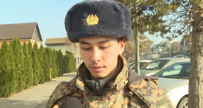 "Күнде бастан ұрып, ішімізден тебеді": Әскерде борышын өтеп жүрген 20 жастағы сарбаз әлімжеттік көргенін айтты