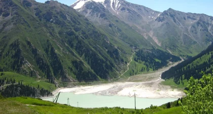 Сот Құлыбаевқа тиесілі компанияны Іле-Алатау ұлттық саябағынан шығарып, туристік аймақта орналасқан зәулім үйді бұзуға үкім шығарды