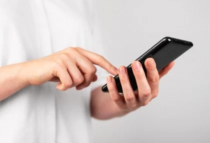 “Туыстар арасында ешқандай шектеу жоқ”: Қаржы министрлігі мобильді аударымдарды тексеруге қатысты түсіндірді