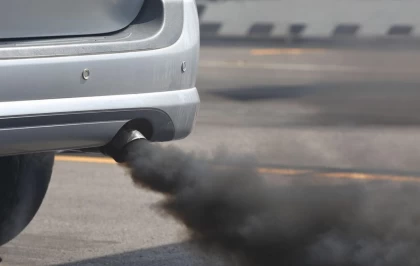 Sergek лас түтін шығаратын алматылық көліктер туралы мәліметтерді полицияға тапсырады