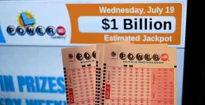 Ер адам өзінің 340 миллион доллар ұтқанын қате деп санаған лотереяны сотқа берген