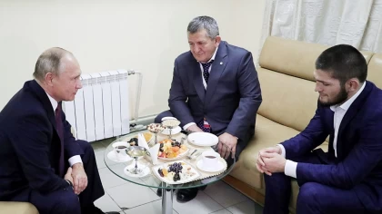 Хабиб Нұрмағамедов Ресей президенті Владимир Путиннен өте бағалы сыйлық алғаны белгілі болды