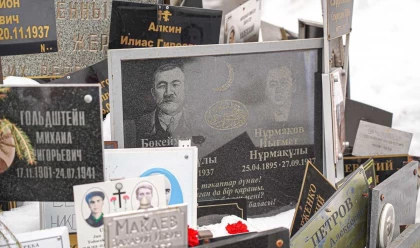 Қазақстандық дипломаттар Мәскеудегі Дон зиратында Әлихан Бөкейхановты еске алды