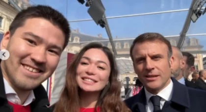 “Бағы зор екен”: Парижде Эйфель мұнарасында үйленуге сөз байласқан қазақстандық жұпты Франция президенті құттықтады (видео)
