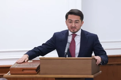 Мусин кетіп, Мәдиев келді: Жаңа цифрлық даму министрі ант қабылдады