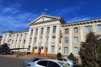 Шығын 100 миллион теңге: Таразда әкімдік қызметкерлері тәркіленген мүліктерді заңсыз шығарып алған деп айыпталды