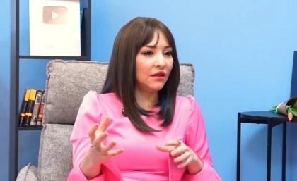 "Экс-күйеуім үстіме түкіріп, дәретке отырып, мазақ етті": Танымал блогер Айдана Ред өткен өміріндегі қиындықтары туралы айтып берді