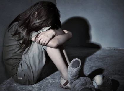 Астанада 7 жасар қызды туған атасы зорлады деген күдікке ілінді