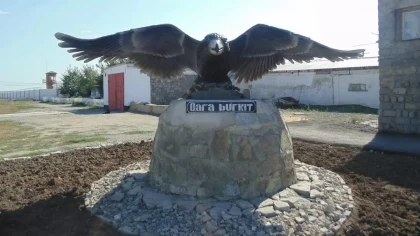 "Қара бүркіттегі" тұтқындарды күзетіп жүрген әскерилер жүйелі түрде пара алып отырды деген күдікке ілінді