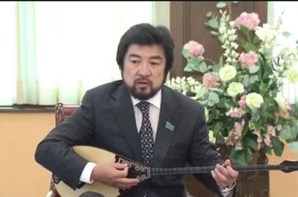 Бекболат Тілеухан тойда ән айтып 15 жылқы, 1 түйе және 1 көлік мінді