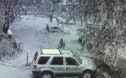 Қазақстандық әйел баласымен сөзге кеп қалған бүлдіршінді өз бетінше жазаламақ болып, ұрып-соққан