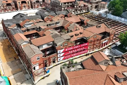 Қытай билігі жүздеген роботтарды пайдаланып 7 500 тонналық тарихи тұрғын үйді орнынан көшірді
