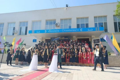 Ақтаулық түлектер мектеп бітіру кешінен бас тартып, аутизмі бар балаларға көмек көрсетті 